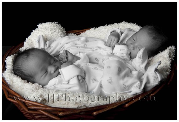 Newborn Twins  Photographing Twins Twins1 e1431848689795